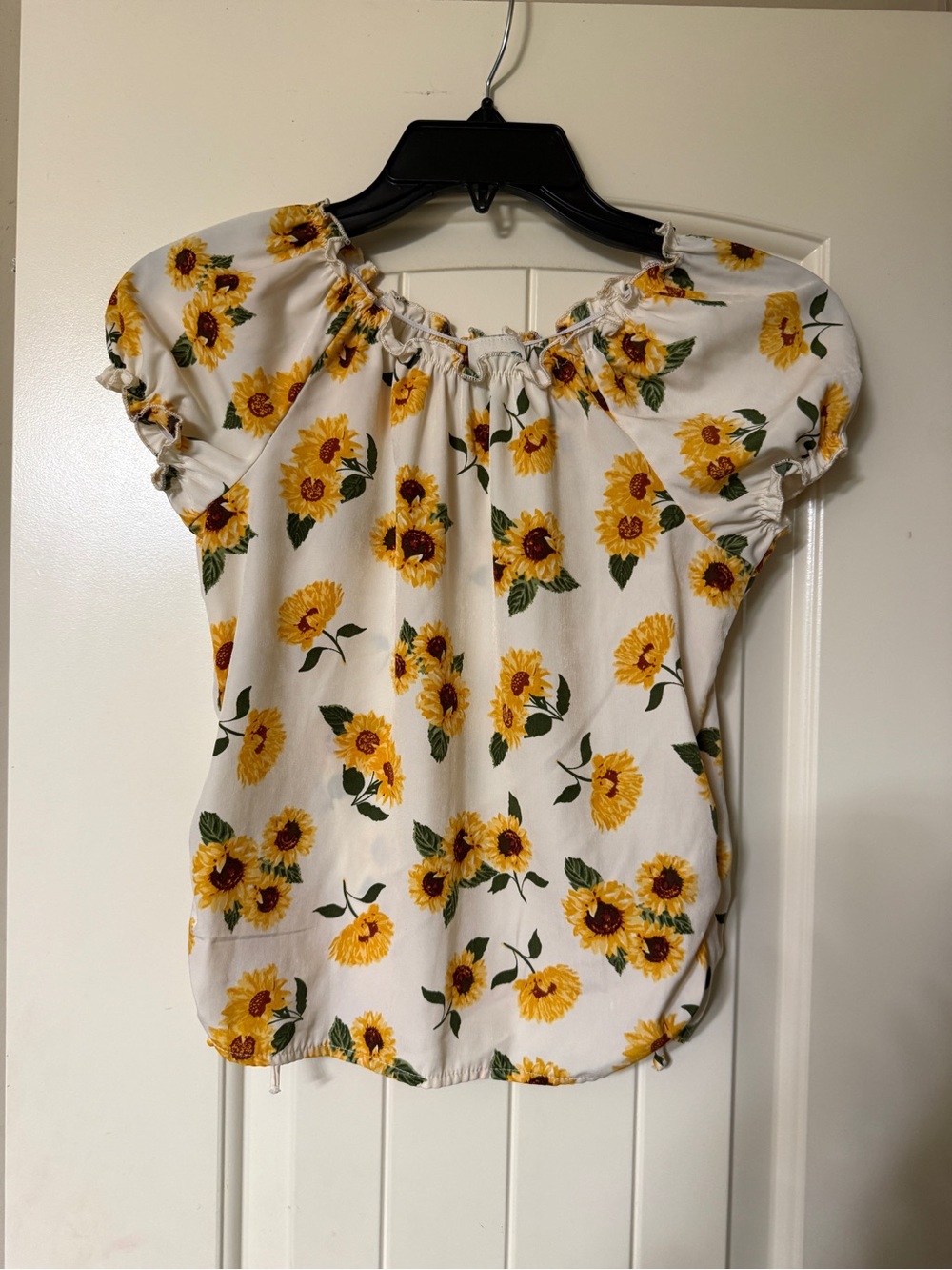 Lily Bleu White Sunflower Print Puff Sleeve Top